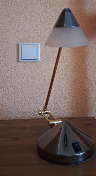 Conjunto de dos lámparas de mesa dorada y plateada