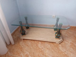 Mesa centro cristal con reloj y candelabros
