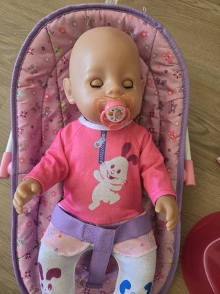 Muñeco Baby Born con silla