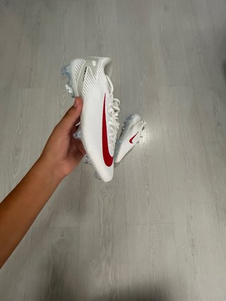 Zapatillas Fútbol Nike Blancas y Rojas