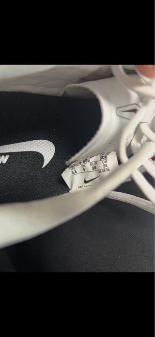 Zapatillas Fútbol Nike Blancas y Rojas