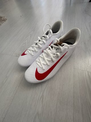 Zapatillas Fútbol Nike Blancas y Rojas