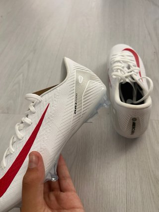 Zapatillas Fútbol Nike Blancas y Rojas