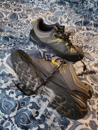 Zapatos de montaña niño gris y amarillo