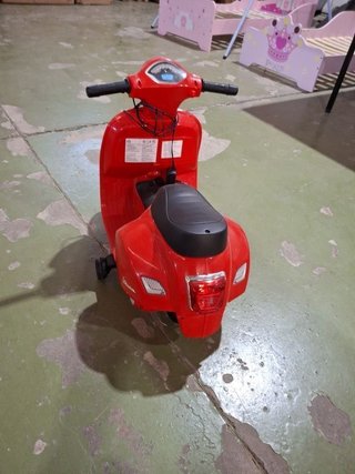 Moto Vespa Roja infantil