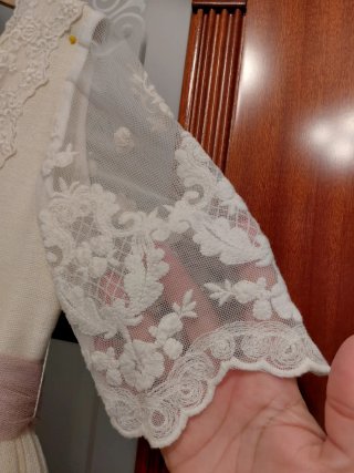 Vestido de Comunión beige con lazo y Tocado rosa