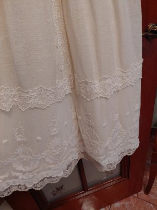 Vestido de Comunión beige con lazo y Tocado rosa