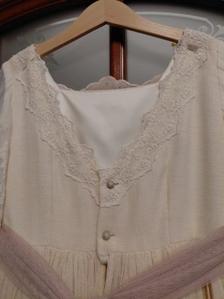 Vestido de Comunión beige con lazo y Tocado rosa