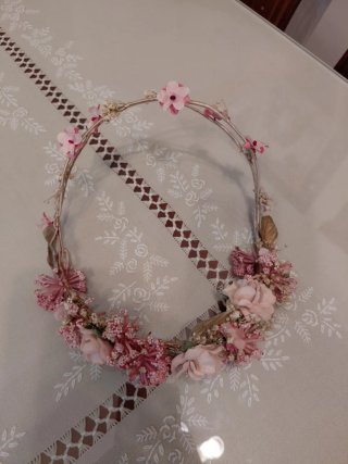 Vestido de Comunión beige con lazo y Tocado rosa