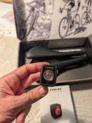 Bontrager Aeolus RSL + Luz Trasera Trek Flare RT