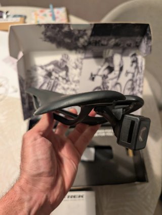 Bontrager Aeolus RSL + Luz Trasera Trek Flare RT