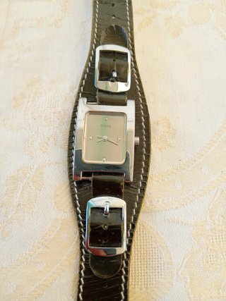 Orologio Guess Donna Cinturino Nero Fibbia Argento