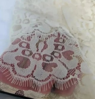 Mantilla, peineta y liga de novia echa de bolillos