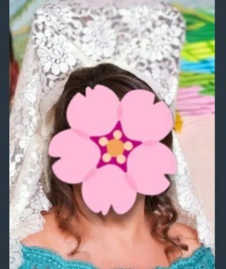 Mantilla, peineta y liga de novia echa de bolillos