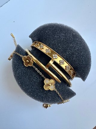 Bracciali donna. Set in acciaio inossidabile.