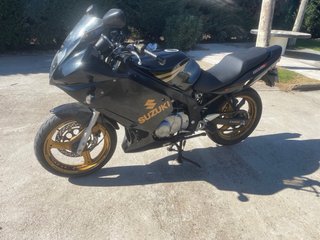 Suzuki GS500F Negra y dorada