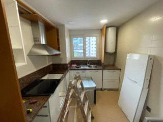 Cocina modular madera, piedra y metal