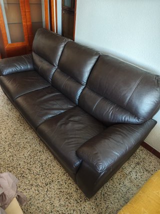 Sofá de piel negro de 3 plazas