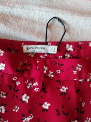 Falda estampada floral roja