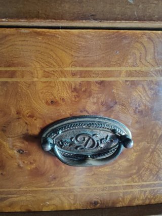Cómoda antigua de madera