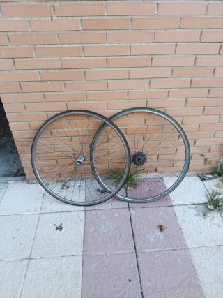 Ruedas de bicicleta antigua