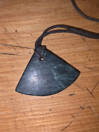 Colgante de Piedra Tallada Estilo Étnico