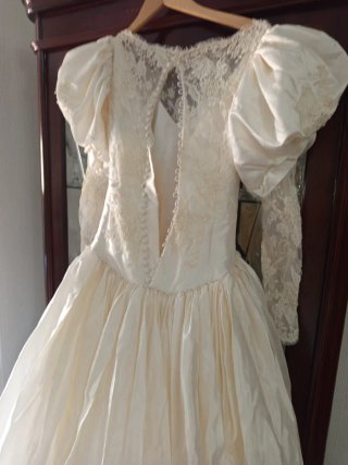 Vestido de Novia blanco roto beige