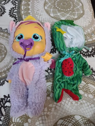 Dos Bebé Llorón + traje de sandía