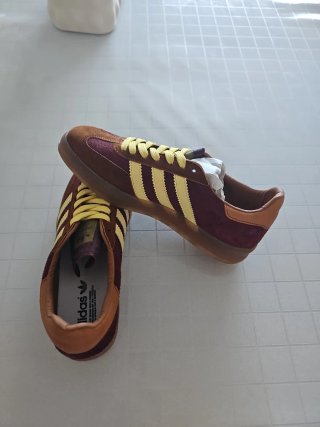 Zapatillas Adidas Marrones y Moradas