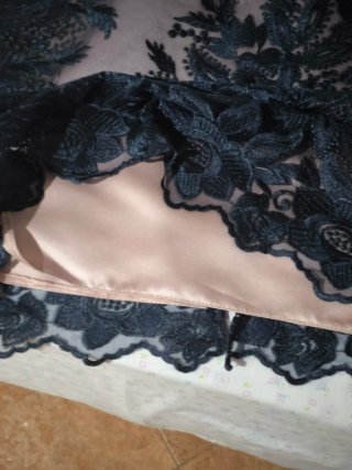 Vestido de fiesta con falda bordada