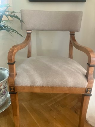 Sillas de madera de cerezo con marquetería