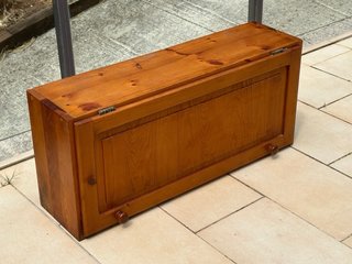 Mueble bar de madera para colgar