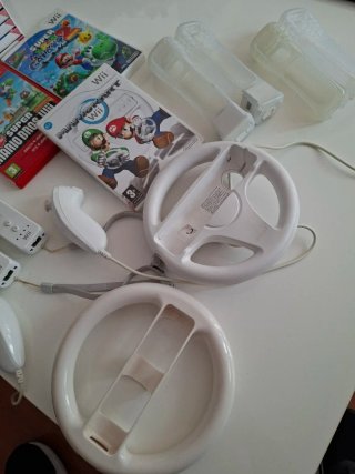 Lote Nintendo Wii con giochi e accessori