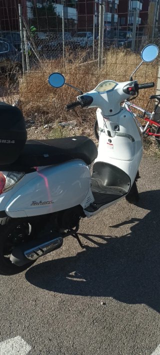 Moto Keeway 125 Scooter Blanca