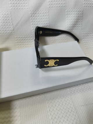 Gafas de sol negras rectangulares