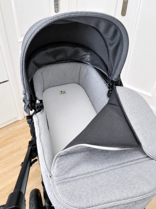 Cochecito de bebé gris y negro