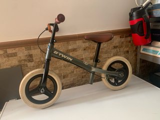 Bicicleta B'Twin sin pedales