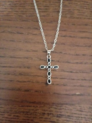 Collana con ciondolo a croce