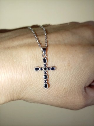 Collana con ciondolo a croce