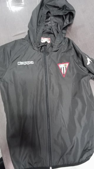 Chubasquero y parka Kappa FC Victoria talla 8/10