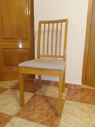 Mesa de comedor y 4 sillas de madera Ekedalen.