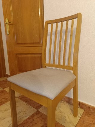 Mesa de comedor y 4 sillas de madera Ekedalen.