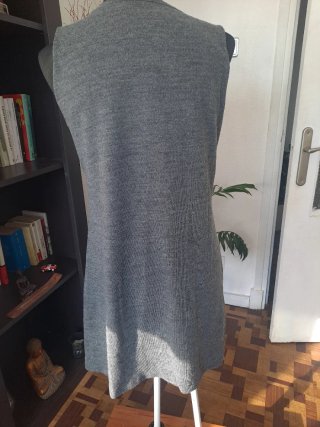 Vestido de punto gris con corazón