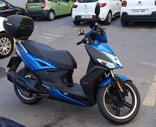 Moto Scooter 125cc Azul y negra