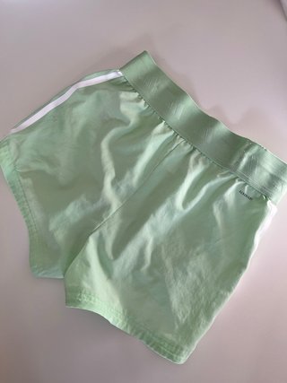 Pantalón mujer corto Adidas verde
