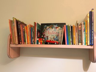 Estantería de madera para libros