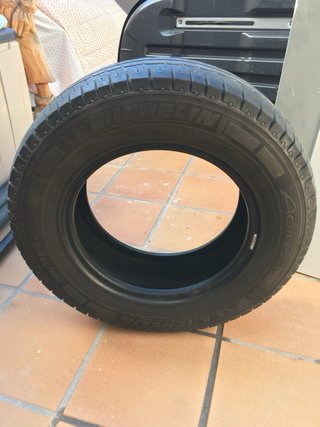 4 Neumáticos Michelin Agilis 205/70R15C
