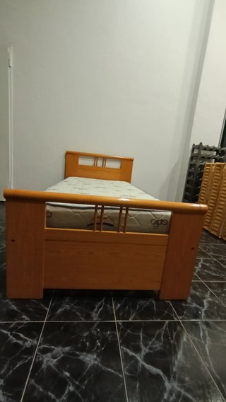 Cama individual de madera