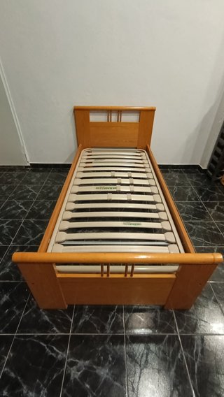 Cama individual de madera