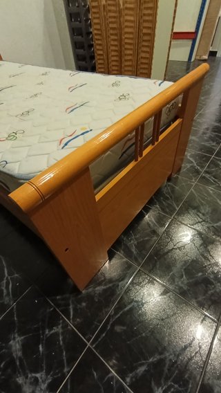 Cama individual de madera